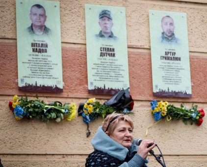 На фасаді Ліцей № 13 Івано-Франківської міської ради відкрили та освятили анотаційні дошки трьом захисникам
