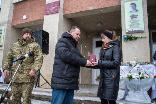 У селі Радча, на фасаді школи, відкрили дві пам'ятні дошки захисникам України - Івану Шептуру та Ярославу Вацебі