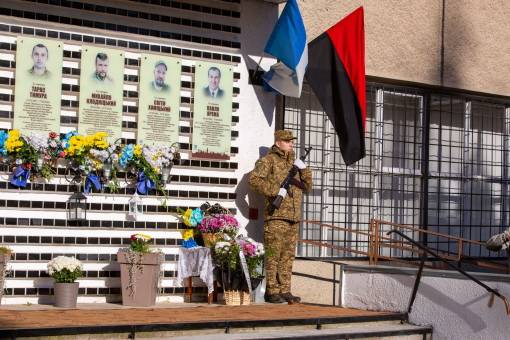 Відкрили та освятили пам’ятну дошку Захиснику України Павлу Яремі.