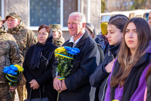 Відкрили та освятили пам’ятну дошку Захиснику України Павлу Яремі.